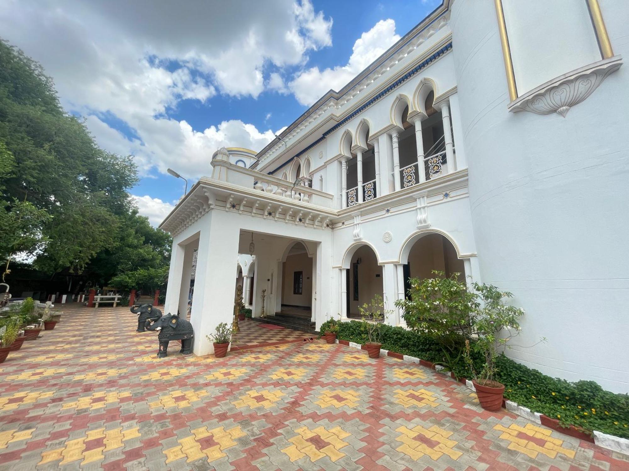 Chola Heritage Resort Karaikkudi Bagian luar foto