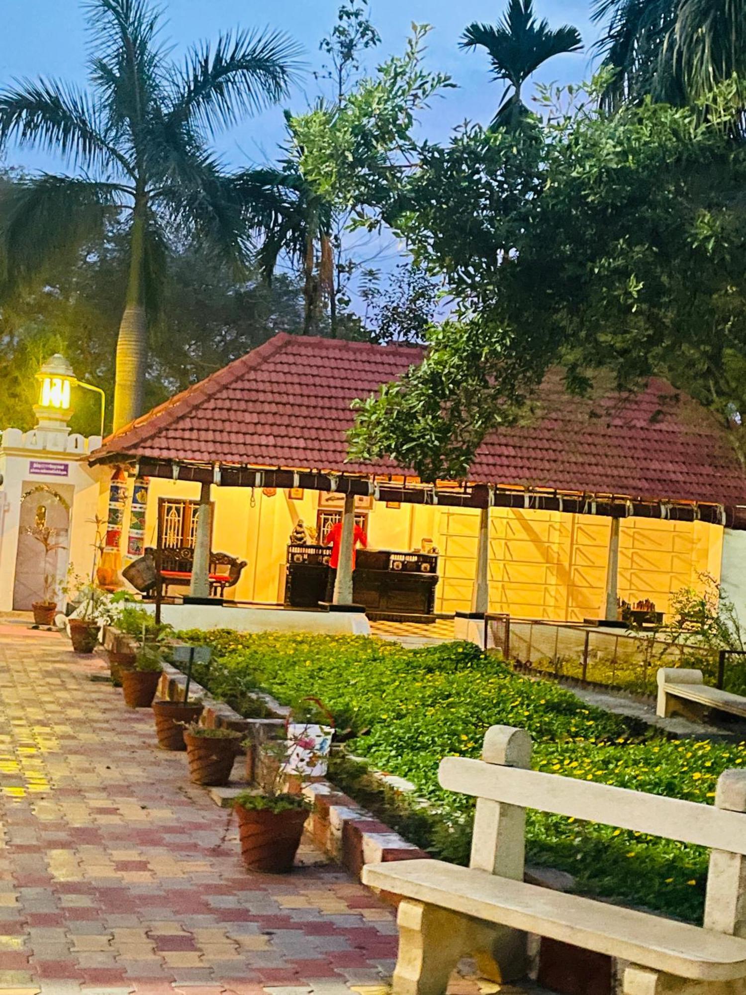 Chola Heritage Resort Karaikkudi Bagian luar foto