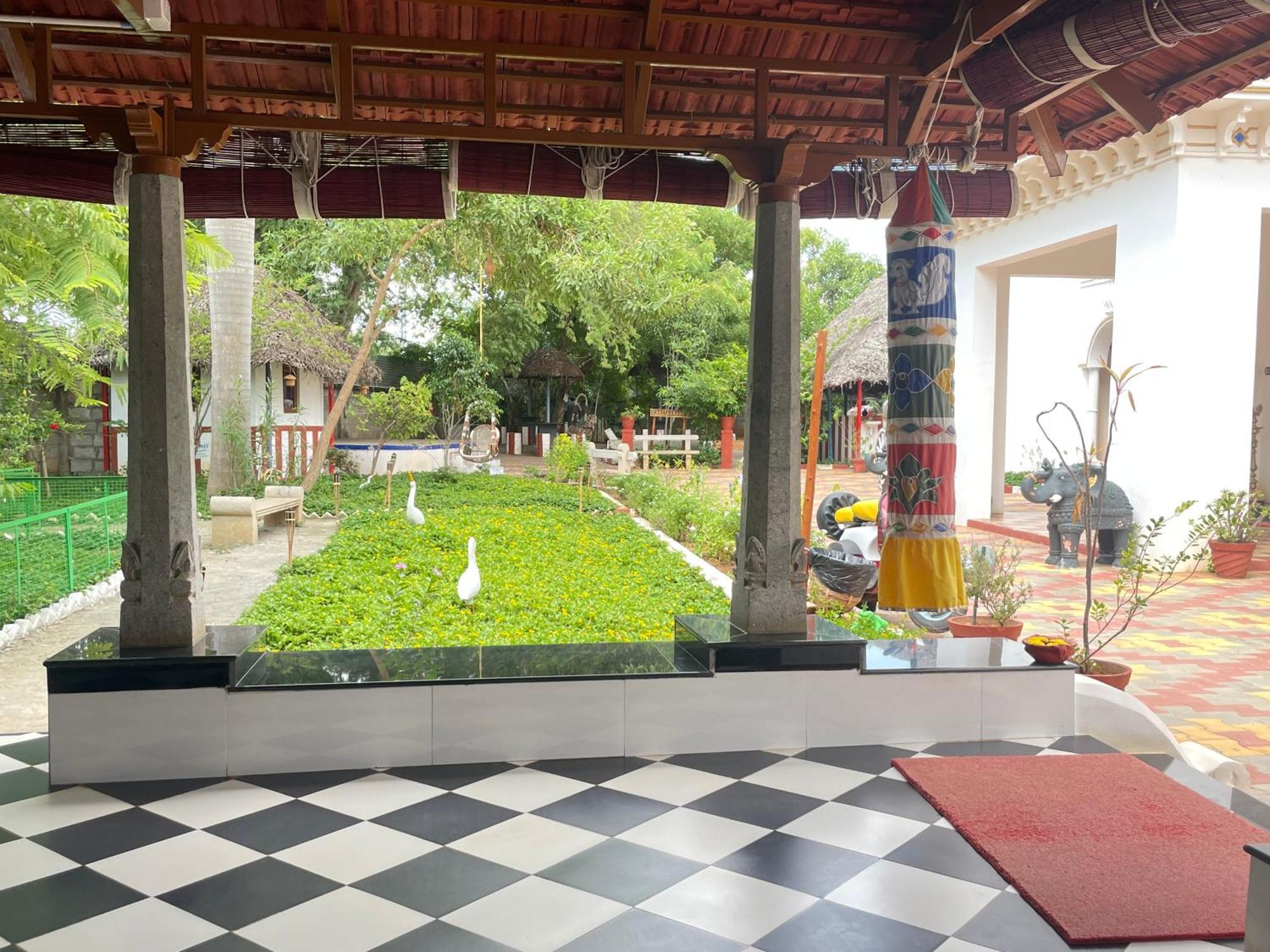 Chola Heritage Resort Karaikkudi Bagian luar foto